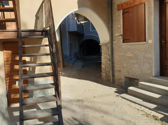Antica Casa Occitana B&B 삼페이레